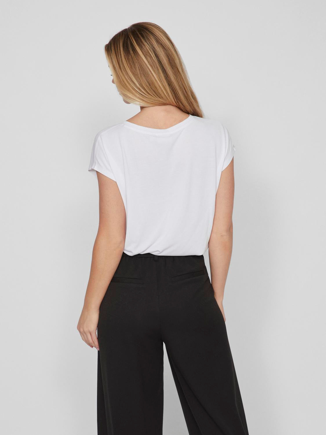model_shot-back